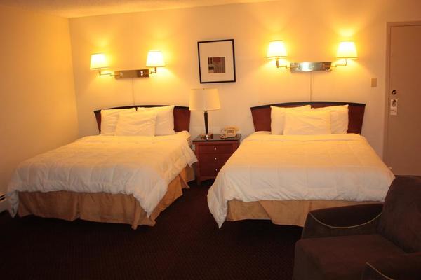 Executive Double Queen Room Photo 1